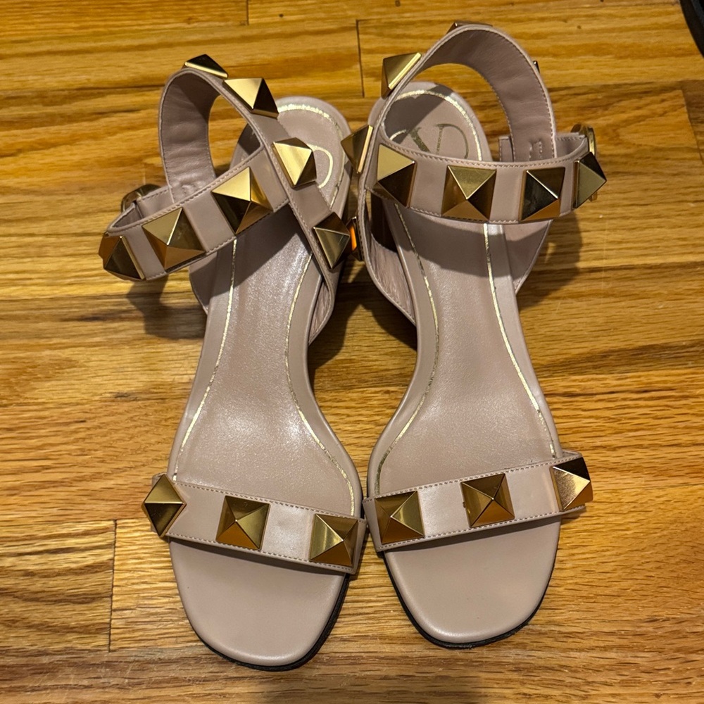 Valentino rockstud Sandals with Gold Studs